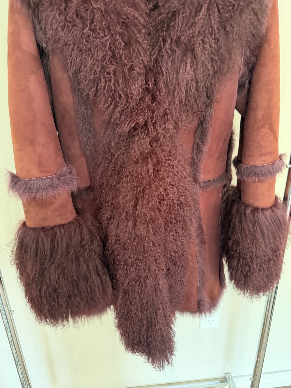 Custom burgundy vintage shearling and Tibetan lamb fur coat - Picture 3 of 12